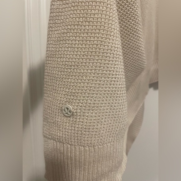 Lululemon Forward Flow Poncho White Opal - One Size - Picture 4 of 8